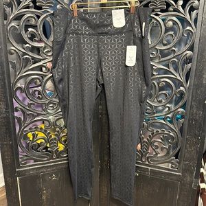 XERSION Black Geometric High Rise Fitted Full Length Quick-Dri Leggings / Pants.